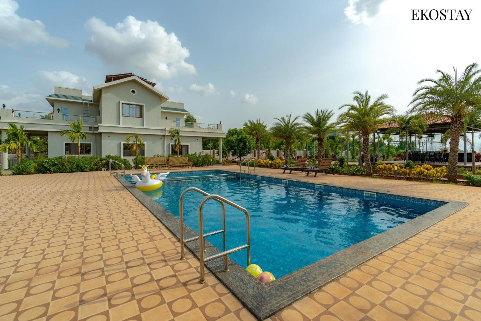 Ekostay Gold Palm Estate I Cricket Turf I Rain Dance I 2 Acre Property Karjat Luaran gambar