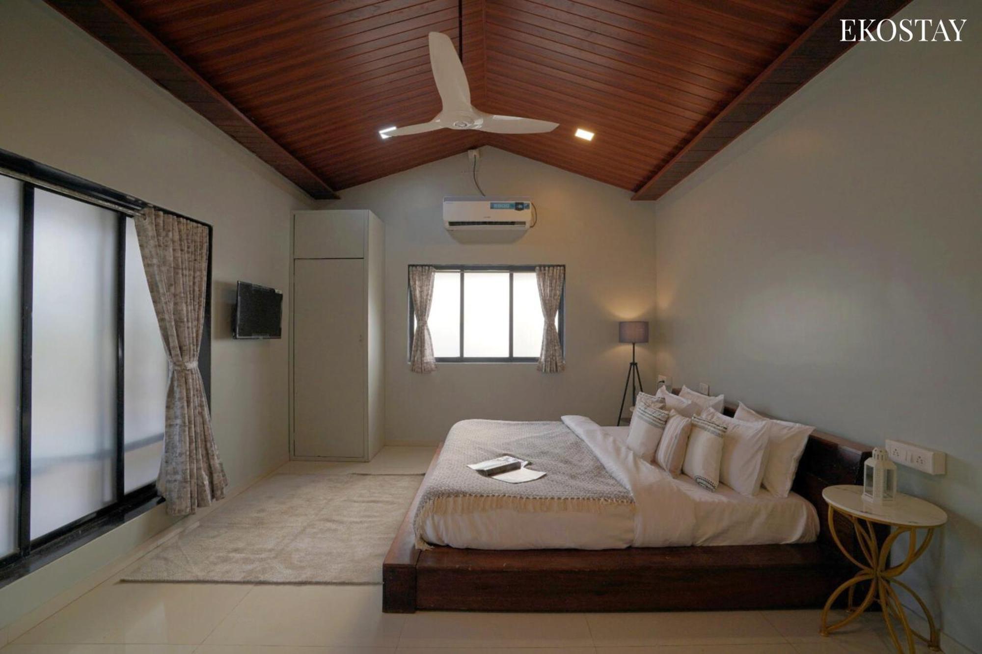 Ekostay Gold Palm Estate I Cricket Turf I Rain Dance I 2 Acre Property Karjat Luaran gambar