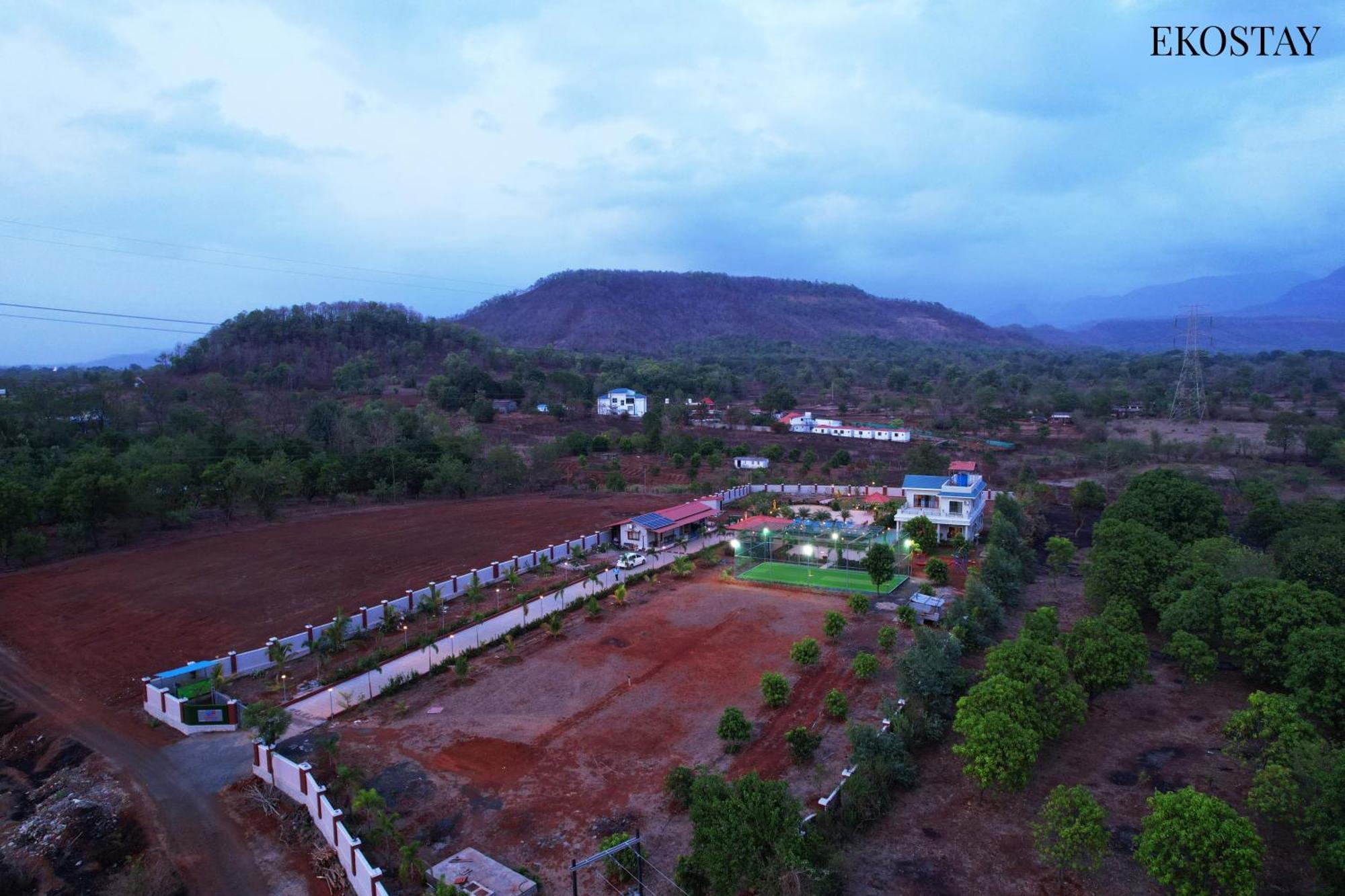 Ekostay Gold Palm Estate I Cricket Turf I Rain Dance I 2 Acre Property Karjat Luaran gambar