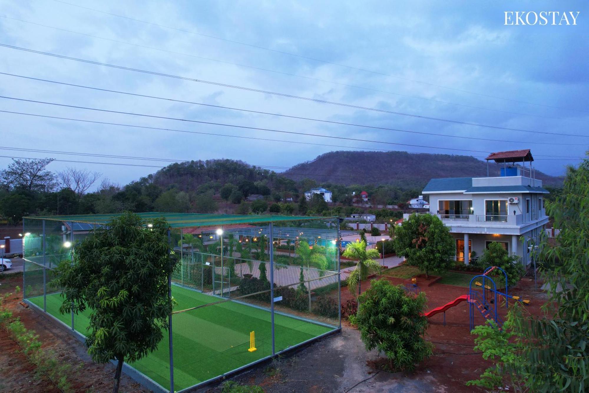 Ekostay Gold Palm Estate I Cricket Turf I Rain Dance I 2 Acre Property Karjat Luaran gambar